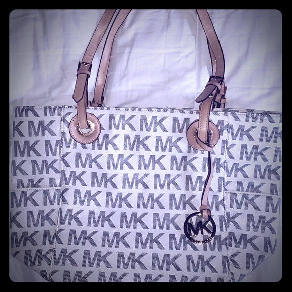 Michael Kors Handbags - Michael Kors Large Top-Zip Tote